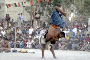 sindhi malakhra pakistanin geleneksel guresi gelecege tasiniyor tmjVaTQ8.jpg